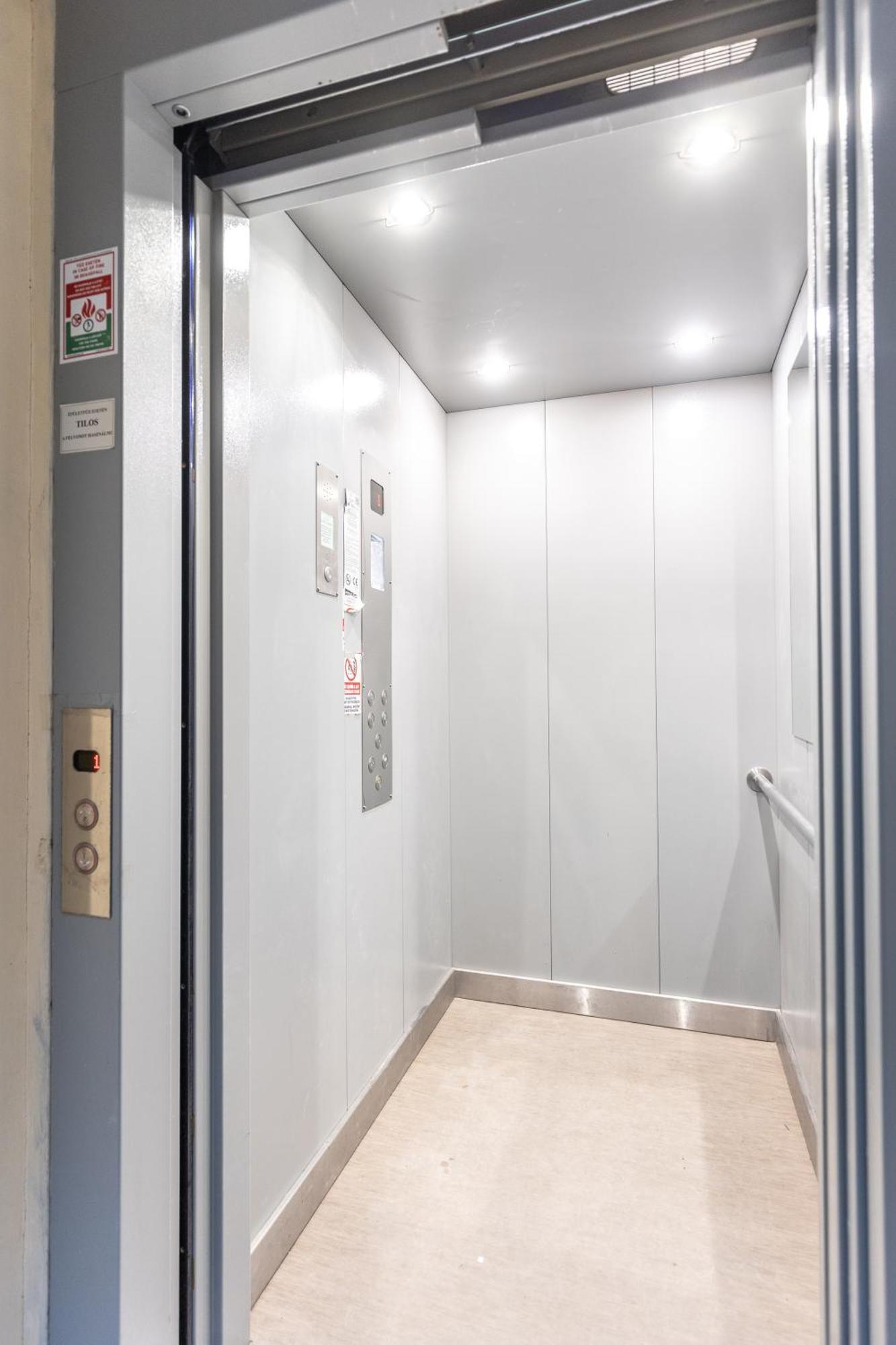 Andrassy Square Apartman